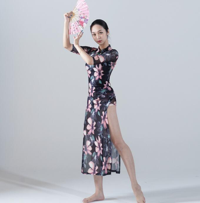 チャイナドレス 女性 古典ダンス衣装 古風 漢風 中華風 演出服 花柄 五分袖チャイナドレス ストレッチ ..