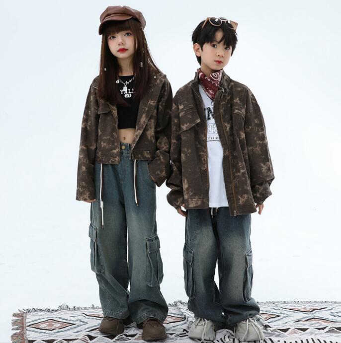 キッズダンス衣装 子供 デニムパンツ 迷彩柄コート 長袖Tシャツ キッズ ジャズ ヒップホップ 演出服 hiphop jazz 男女お揃い 個性 かっこいい ダンス ステージ衣装 デニム カーゴパンツ