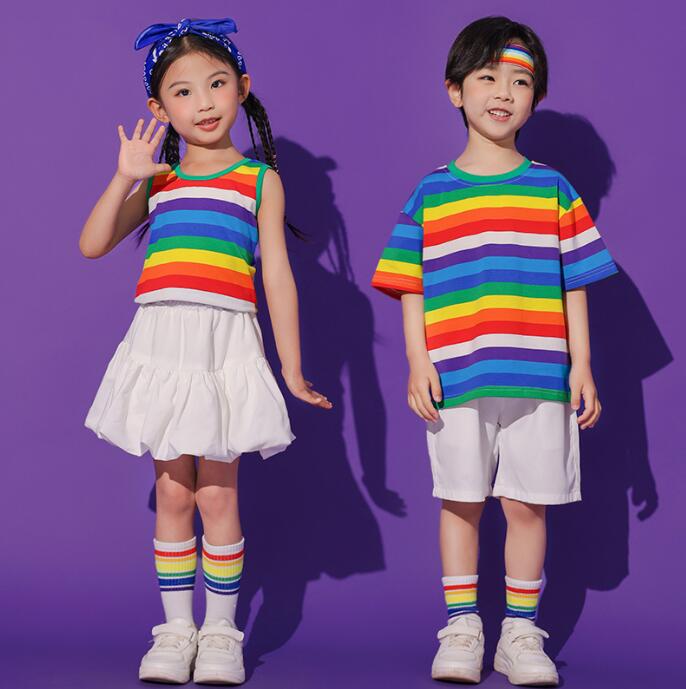 Rakuten - キッズ ダンス 衣装 虹色 チアガール 演出服 ジャズ ヒップホップ 演出服 上下セット 練習服 子供服 プリーツスカート チアダンス 体育祭 子ども 男女お揃い 虹色演出服