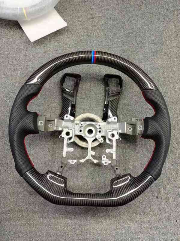 トヨタ マークX 130系　ステアリング ハンドル 　カーボン