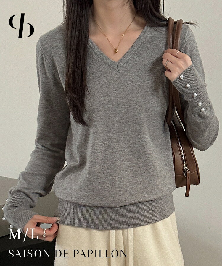 商品について 上半身がコンパクトにまとまる、タイトシルエットのハイゲージニットプルオーバー。首元は深すぎない上品なVネックがデコルテをすっきり見せ、女性らしさを引き立てます。袖口にあしらわれたパールの飾りボタンがさりげなくオシャレ♪ボトムやアウターを選ばないベーシックなシルエットです。柔らかなハイゲージニット地が身体にやさしくフィットします。普通のタートルネックだと首が締まって苦しい…そんな方におススメの折り返しのない短めのハイネックです。厚みがない分、首元はすっきりシンプルな印象に。リブ切り替えのネックが首回りをやさしく温めます。手の甲が隠れる長めの袖がキュート。袖口は長めに取られたリブ切り替えが手首を細見せし、パールの飾りボタンが女性らしさをぐっと引き立てます。 キーワード ブラッククロ オフホワイト シロ アイボリー ライトベージュ ピンク ライトピンク ブルーグレー ブルー グレー Mサイズ サイズM Lサイズ サイズL 春服 秋服 冬服特徴 上半身がコンパクトにまとまる、タイトシルエットのハイゲージニットプルオーバー。首元は深すぎない上品なVネックがデコルテをすっきり見せ、女性らしさを引き立てます。袖口にあしらわれたパールの飾りボタンがさりげなくオシャレ♪ボトムやアウターを選ばないベーシックなシルエットです。柔らかなハイゲージニット地が身体にやさしくフィットします。普通のタートルネックだと首が締まって苦しい…そんな方におススメの折り返しのない短めのハイネックです。厚みがない分、首元はすっきりシンプルな印象に。リブ切り替えのネックが首回りをやさしく温めます。手の甲が隠れる長めの袖がキュート。袖口は長めに取られたリブ切り替えが手首を細見せし、パールの飾りボタンが女性らしさをぐっと引き立てます。 素材 ポリエステル31% アクリル25% ナイロン22% レーヨン22% カラー グレー, ブルーグレー, ピンク, ホワイト, アイボリー, ブラック ファスナー なし 裏地 なし 透け感 なし 生地の厚さ 普通 生地伸縮性 あり 生産国 中国 洗濯表記 None SIZE/サイズ 肩幅バスト袖丈身丈 M36865959L37906061