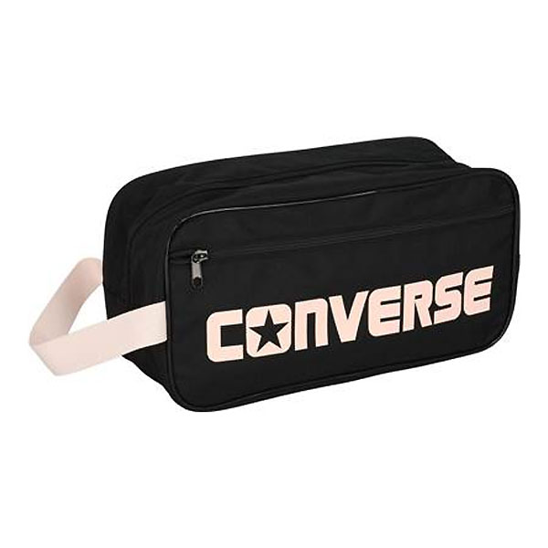 メーカー CONVERSE（コンバース） カテゴリー マルチSP 分類 バッグ 商品名 CONVERSE（コンバース）　C2351097 1961 マルチSP　シューズケース 24SS 品番 CON-C2351097-1961 カラー・仕様・サイズ カラー：1961（ブラック×Pピンク） サイズ：W34×H17×D14cm 素材：ポリエステル 生産国：中国製 商品説明 従来品に比べ小ぶりのMサイズ。スポーツシューズを入れるのに重宝します。 　 　 　 　 　 　 　 　 ※この商品のカラーは、 1961（ブラック×Pピンク） となります。