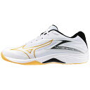 メーカー ミズノ（MIZUNO） カテゴリー バレーボール 分類 シューズ 商品名 ミズノ（MIZUNO）　V1GA237010　バレーボール　シューズ　THUNDER BLADE サンダーブレード Z　24SS 品番 MZ-V1GA237010 カラー・仕様・サイズ カラー：10（ホワイト×ゴールド×ブラック） 素材甲材：合成繊維/人工皮革底材：合成底 重量：約265g（27.0cm片方） インソール：取り外し可 シューズ幅：2.5E相当の方向け 対象：ユニセックス 生産国：ベトナム製 商品説明 軽量を極めたステップアップモデル。フィッティングとクッション性に優れたステップアップモデルが軽量になってリニューアル。履いた瞬間に感じる軽さと柔らかい履き心地。普段の練習を支える1足。 　 　 　 　 　 　 　 　 ※この商品のカラーは、 10（ホワイト×ゴールド×ブラック） となります。