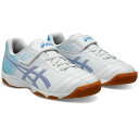 メーカー asics（アシックス） カテゴリー サッカー 分類 トレーニングシュ-ズ 商品名 asics（アシックス）　1104A044 106　フットサル　ジュニア インドアトレーニングシュ-ズ　JUNIOLE ジュニオーレ 6 IN　24SS 品番 AS-1104A044-106 カラー・仕様・サイズ カラー：106（White×Aquarium） 素材アッパー：人工皮革アウター：ゴム底インナーソール：合成樹脂（取り外し式） シューズ幅：STANDARD 対応コート：インドア（室内） 対象：ジュニア 生産国：ベトナム製 商品説明 アッパーは、成長する足に合わせてつま先部分の幅が広くなっており、ベルトでフィット感を調節できます。さらに、ミッドソールが優れたクッション性を発揮します。 　 　 　 　 　 　 　 　 ※この商品のカラーは、 106（White×Aquarium） となります。