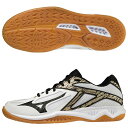 メーカー ミズノ（MIZUNO） カテゴリー バレーボール 分類 シューズ 商品名 ミズノ（MIZUNO）　V1GA217009　バレーボール　シューズ　THUNDER BLADE 3　サンダーブレード 3　22SS 品番 MZ-V1GA217009 カラー・仕様・サイズ カラー：09（ホワイト×ブラック×ゴールド） 素材甲材：合成繊維/人工皮革底材：合成底 重量：約310G（27.0cm片方） インソール：取り外し可 シューズ幅：2.5E相当の方向け 生産国：ベトナム製 商品説明 バレーを始めるならまずコレ。フィッティングとクッション性に優れたエントリーモデル。 　 　 　 　 　 　 　 　 ※この商品のカラーは、 09（ホワイト×ブラック×ゴールド） となります。