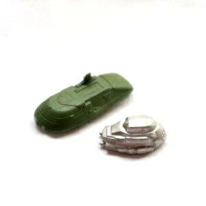 ●ガシャポン（カプセルトイ） 単品 ※生産ロット：凹4（初版） ※ミニブック：あり ※内袋未開封 　1枚目の写真は開封済みの参考写真です。商品は2枚目の写真の状態です。 ※注意して保管していますが古いものなので可塑剤の影響により多少べたつきがあるかもしれません。ご理解いただきご購入下さい。 ※モニターの発色具合によって実際のものと異なる場合があります。　