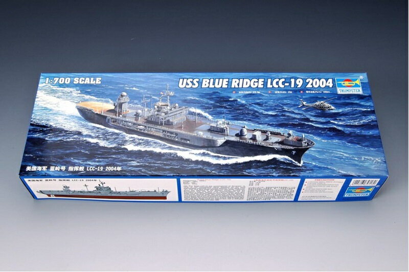 商品説明 発売日 2008 年6 月 ブランド トランペッター 製品仕様 組み立て塗装が必要なプラモデル。別途、接着剤や工具、塗料等が必要。 1/700 スケール未塗装組み立てキット 詳細 トランペッター「1/700 アメリカ海軍 LCC-19 揚陸指揮艦 ブルーリッジ 2004年」のプラモデルです。 揚陸指揮艦ブルー・リッジは、多用途・複雑化する揚陸作戦において、統合的な指揮統制機能を持つ艦として1970年11月に就役しました。 各種通信装置は電波干渉を避けて設置するため、イオー・ジマ級強襲揚陸艦を基にした乾舷の高い空母型船型が採用されています。 1979年10月から現在も第7艦隊旗艦として横須賀を母港とし、艦齢50年を越す現役の米艦隊の中で最古参となった本艦は2039年まで運用される予定です。 洋上モデル/フルハルモデル選択可能 ※商品の画像は試作品、実機・実車、イメージなどを内容の補助的説明として、掲載いたしておりますので実際の商品と異なる場合が御座います。 注意事項 ・当店でご購入された商品は、原則として、「個人輸入」としての取り扱いになり、すべて 中国の江蘇省からお客様のもとへ直送されます。 ・ご注文後、2-3 営業日以内に配送手続きをいたします。 配送作業完了後、1-2 週間程度 でのお届けとなります。 ・個人輸入される商品は、すべてご注文者自身の「個人使用・個人消費」が前提となります ので、 ご注文された商品を第三者へ譲渡・転売することは法律で禁止されております。 ・関税・消費税が課税される場合があります。詳細はこちらご確認下さい。 ＊色がある場合、モニターの発色の具合によって実際のものと色が異なる場合がある