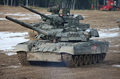 トランペッター 1/35 ロシア連邦軍 T-80UE-1 主力戦車 プラモデル