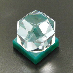 作品 斜方立方八面体 水晶48ct(メノウの置き台 付き)送料無料 即納品(4日前後発送可能)