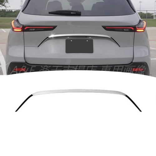 01 / SPECIFICATION 商品仕様 - Product Details - [車種専用設計ナンバープレートトリム]：For マツダ 新型 CX-5 cx5 KM系（2026年5月〜現行）純正車輛データを基に精密成型、指定車両のリアナンバーフレームに隙間なくフィット、純正風交換用装飾パーツ。[高品質クロームメッキ仕上げ]：高光沢電気メッキ加工で防錆・退色防止被膜付き、雨や紫外線に長時間曝されても輝きを保ち、車後部の高級感 UP。[穴あけ不要簡単取付]：裏面に車用強力両面テープ付属、シールを剥がして貼るだけ、加工不要で DIY 初心者でも短時間装着完了。[耐候性に優れた ABS 素材]：丈夫な ABS 樹脂採用、高温・雪・酸性雨に強く、年間を通じ屋外走行で劣化しにくい耐久性パーツ。[人気外装ドレスアップパーツ]：定番クローム飾りストリップでナンバー周りの傷隠しに最適、無骨なリアデザインをカスタム仕様に変身。【商品特徴・使用メリット】日常使用で傷や汚れが気になりやすい部分を保護し、きれいな状態を保つために役立ちます。車体のラインや周辺パーツになじむアクセントとなり、愛車の外観を引き締めるドレスアップにも適しています。素材の特性を活かした実用性と見た目のバランスに配慮し、日常のお手入れもしやすい仕様です。 02 / IMPORTANT NOTICE 注意事項 - Notice &amp; Support - ■【ご購入前・ご注文後のサポート】商品選びやお車への適合について、ご不明な点がございましたらお気軽にご相談ください。ご注文後でも、車種・年式・型式・グレードなどをお知らせいただければ、適合についてできる限り確認いたします。 ■【商品到着後のサポート】商品が届きましたら、取り付け前に商品の形状や取付位置をご確認ください。商品について気になる点やお困りのことがございましたら、いつでも当店までご連絡ください。状況を確認の上、丁寧に対応いたします。 ■【ショップのご案内・お問い合わせ】当店では、カー用品やドレスアップパーツなど、愛車のカスタムに役立つ商品を多数取り扱っております。ぜひショップ内の商品もあわせてご覧ください。購入前：「ショップへ相談」から購入後：楽天市場「購入履歴」→「ショップへのお問い合わせ」から 03 / SEARCH WORDS 検索キーワード - Keywords - For、マツダ、CX-5、cx5、KM系、2026年5月〜現行、リアナンバープレートフレーム、クローム飾りモール、車専用ナンバー周り装飾ストリップ、外装ドレスアップパーツ、外装パーツ、エクステリアパーツ、外装アクセサリー、自動車用品、カー用品、カスタムパーツ、ドレスアップパーツ