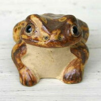 ガーデングッズ おしゃれ 置物 イラボ蛙 #06 M< 3.5cm 可愛い ブラウン 茶色 陶器 オーナメント 信楽焼 国産 日本製 癒しの空間 プランター 鉢 ガーデニング 室内 植え替え 鉢植え 園芸 観葉植物 多肉植物 塊根植物 サボテン DIY つる性 シダ 人気 人工観葉植物 花 >