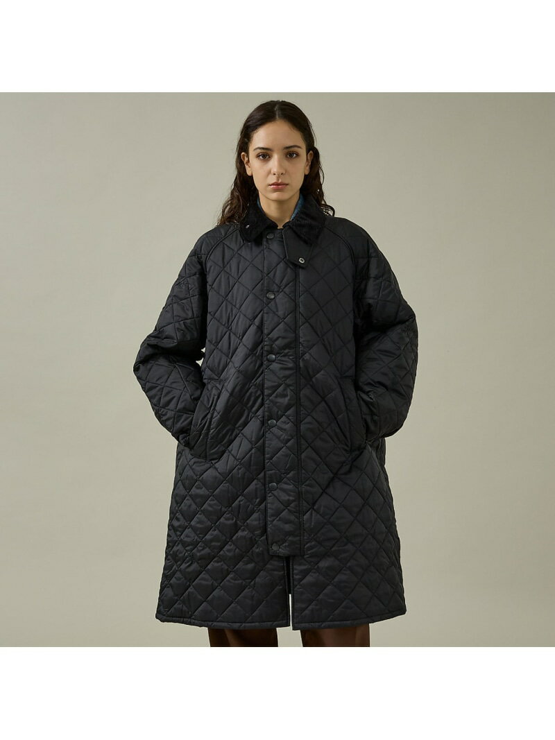 【予約商品について】 ※「先行予約販売中」「予約販売中」をご注文の際は予約商品についてをご確認ください。■重要なお知らせ※ 当店では、ギフト配送サービス及びラッピングサービスを行っておりません。ラッピング・ギフト配送について同時に複数の商品を注文された場合メーカー希望小売価格についてご利用ガイドABAHOUSE（アバハウス）【Barbour / バブアー】EXMOOR / エクスモア キルティング ステバブアーでも人気の高いモデル「エクスモア」からキルティングを使用したモデルが新登場。伝統と機能美を兼ね備えた、Barbourの新定番アウター。バブアーを代表するロングコート「バーレー」をベースにしながら、ひざ丈にアレンジされたミドルレングスコートの「エクスモア」。ひざ丈にアレンジされたことで、「バーレー」に比べ日常使いしやすく、軽快に着用頂くことが可能になっています。ロング丈のオーバーサイズデザインで、天候からしっかりと身体を守ります。ブランドを象徴するダイヤモンドキルティング生地を使用し、シグネチャーのコーデュロイ襟、ハンドウォーマーポケット、スナップボタン付きのバックベントなど、機能性にも優れた一着です。ウエストシェイプの効いたすっきりとしたシルエットで、カジュアルからきれいめまで幅広いコーディネートに対応可能。英国らしい上質さを日常に取り入れられる一着です。軽量で保温性のあるキルティング素材ミドルレングス丈でバランスの良いシルエットフロントはボタン＆ジップの二重仕様サイドポケット付きユニセックスで着用可能■コーディネートデニムやチノと合わせてカジュアルに。タートルネックニットやシャツに羽織って、上品な大人コーデに。オフィススタイルに取り入れれば、通勤アウターとしても活躍。【Barbour/バブアー】1894年創業、英国発の老舗アウトドア・ライフスタイルブランド。防水性と耐久性に優れたワックスドジャケットで知られ、英国王室御用達の称号を授与されている信頼のブランド。伝統を受け継ぎながらも現代的にアップデートされたデザインは、世界中で愛され続けています。#Barbour#バブアー#EXMOOR#エクスモア#キルティングコート#ミドルレングス#アウター#英国スタイル#ユニセックスブラックモデル：H170B86W61H90着用サイズ：40セージグリーンモデル：H170B86W61H90着用サイズ：40型番：04510030032-7I-3M QK8251【採寸】サイズ:38,着丈:102cm,身幅:65cm,裄丈:88cmサイズ:40,着丈:103cm,身幅:67cm,裄丈:89cm商品のサイズについて【商品詳細】-素材：素材 表地：ポリアミド 100% 裏地：ポリアミド 100%サイズ：38、40※画面上と実物では多少色具合が異なって見える場合もございます。ご了承ください。商品のカラーについて