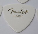 Fender　ピック×10枚　トライアングル HEAVY-WHTFender のロゴ入りピックトライアングル／HEAVY　10枚セット消耗品でいくらあっても欲しいピックを、まとめ買いでお買得です。
