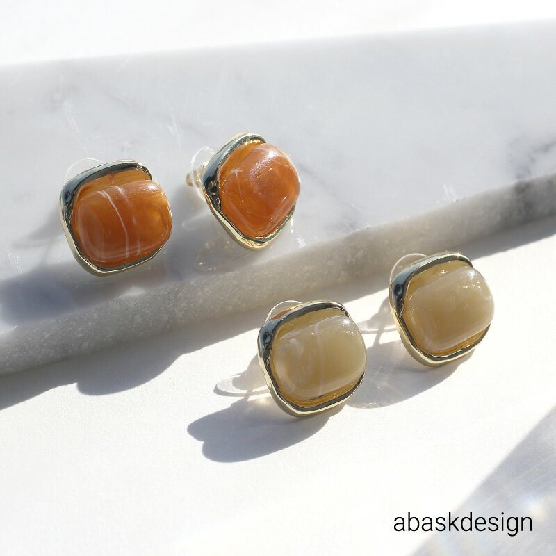 *ピアス ポイントクリアカラーピアス クリア キャメル ベージュ オーバル 韓国アクセ 小ぶり 存在感 レジンピアス 軽量 小物 ギフト プレゼント アクセサリ...