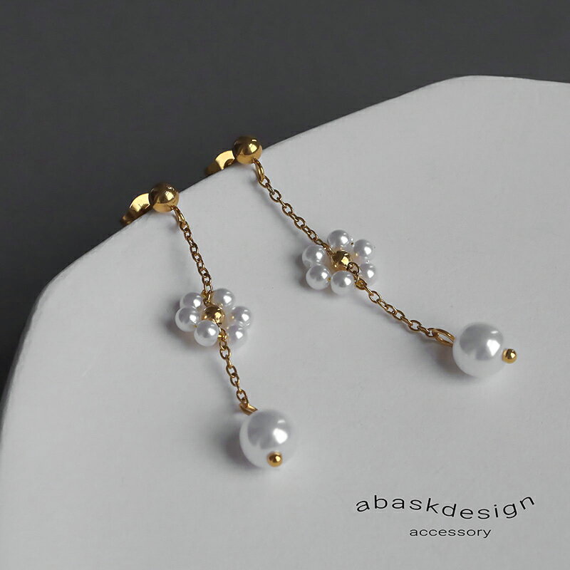 ピアス パール ピアス ロングピアス 揺れる フラワーパール ピアス 金属アレルギー ステンレス レディース シンプル おしゃれ 大人 かわいい 上品 キレイめ ゴールド 華奢 カジュアル 花 結婚式 二次会 卒業式 入学式 パール 真珠のサムネイル