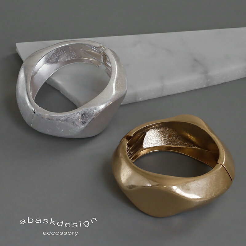 バングル マット加工 変形バングル つや消し ヴィンテージ風 大人アクセサリー 真鍮バングル つや消し レディース バングル 太め シルバー ゴールド プレート 女性 大人 アクセ アクセサリー カジュアル トレンド ■宅配便送料無料■のサムネイル