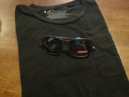 ■ドットダッシュ(DOT DASH)■ポケットTシャツ+サングラス(POSEUR) スペシャルセット■ブラック■(メンズ)S/M/Lサイズ ■ドットダッシュ(DOT DASH)■ポケットTシャツ+サングラス(POSEUR) スペシャルセット■ブラック■(メンズ)S/M/Lサイズ
