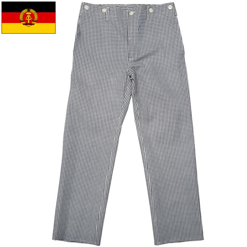 東ドイツ軍実物のシェフパンツです。薄手の生地で穿きやすい。フロント開閉はボタンフライ。ポケットは両サイドと右後ろの計3ヵ所。ウエストはベルトループの他、サスペンダー取り付け用のボタンが付いています。 ■サイズ 44(M)→ ウエスト82 c...