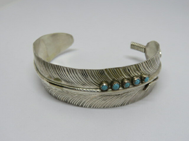 ■インディアンジュエリー■NAVAJO族（ナバホ族）VIVIAN JONES■バングル フェザー・ターコイズ（NAVAJO-B-019)■ハンドメイド■アリゾナ北部現地買付■送料無料