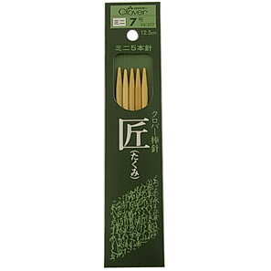 商品名：クロバー　匠5本針12.5cm　7号品　番：54-377詳　細：※ご注文の点数・形状・組合せで、メール便の規定超過時は、宅配便扱いとさせていただきます。ご了承お願いします。棒針 クロバー 棒針 匠 編み物 手芸 ハンドメイド厳選素材と高い加工技術が生んだ編み針です。小さな輪編みに便利です！商品名：クロバー　匠5本針12.5cm　7号詳　細：※ご注文の点数・形状・組合せで、メール便の規定超過時は、宅配便扱いとさせていただきます。ご了承お願いします。