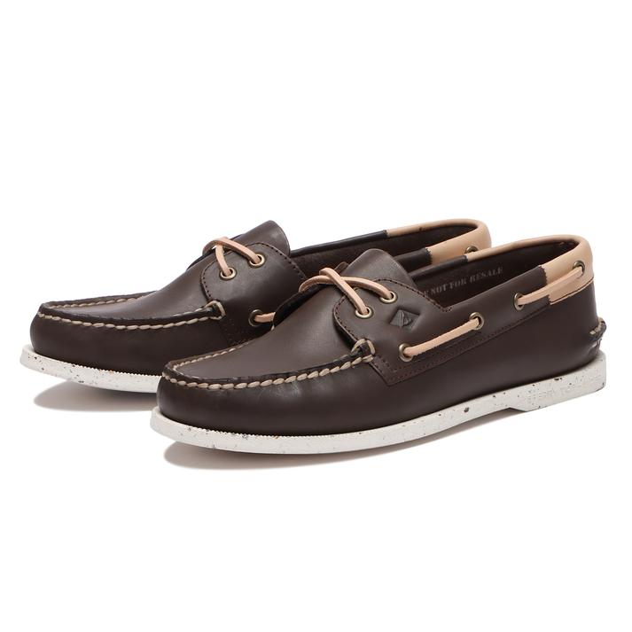 【SPERRY TOPSIDER】 スペリートップサイダー A/O 2-EYE エーオーツーアイ STS25186 JAVA 【ご注意】こちらの商品は弊社実店舗からも集約(入荷)するため、「靴箱の破損、色あせ、プライス貼付、剥がし跡」「靴箱内の包装用紙破れ、商品タグなどが無い状態」「履きジワやボンドの付着、若干のシミ、汚れ」が生じる場合がございます。また、正規の靴箱が著しく破損している状態時には代替の靴箱を使用する場合もございます。尚、弊社実店舗から集約しました商品は検品を行って販売可能な商品をご案内致しております。その為、商品の状態の指定はできませんので予めご了承下さい。※こちらの商品につきましては下記ご利用ガイドをご確認下さい。■ご利用ガイド アッパーには植物性エキスでなめしたフルグレインレザーを使用。モカシン構造で生皮が360°に張られており自由にフィット感を調整可能。錆防止の加工がされたアイレットが使用されており、スペリー独自のWave Siping(TM)テクノロジーが搭載されたリサイクル素材のアウトソールで環境に優しく摩擦力も強い。 サイズ目安はこちら 【サイズ目安】(個人差がございますので、あくまでも目安とお考え下さい。)このシューズの作りは小さめです。素材=天然皮革※天然皮革を使用しているため、多少の色ムラや生産過程で生じる傷が多少ある場合がございますので、予めご了承ください。 【ご購入前に必ずこちらをご確認ください。 】 [ABCMART][ABCmart][abcmart][ABCマート][abcマート][エービーシーマート][エービーシー][エービーシー マート][バーゲン]