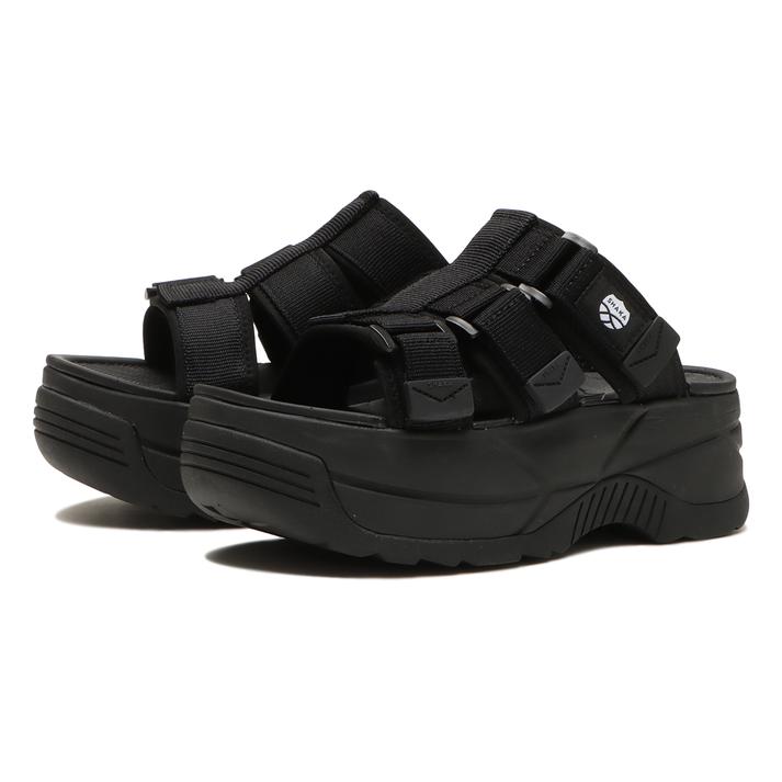 レディース 【SHAKA】 シャカ NEO RALLY SLIDE CHUNKY SK-247 NEO RALLY SLIDE CHUNKY SK-247 BLACK 00R 【ご注意】こちらの商品は弊社実店舗からも集約(入荷)するため、「靴箱の破損、色あせ、プライス貼付、剥がし跡」「靴箱内の包装用紙破れ、商品タグなどが無い状態」「履きジワやボンドの付着、若干のシミ、汚れ」が生じる場合がございます。また、正規の靴箱が著しく破損している状態時には代替の靴箱を使用する場合もございます。尚、弊社実店舗から集約しました商品は検品を行って販売可能な商品をご案内致しております。その為、商品の状態の指定はできませんので予めご了承下さい。※こちらの商品につきましては下記ご利用ガイドをご確認下さい。■ご利用ガイド DAILY-URBAN ボリューミーなソールが大人気のスポサンをアップデートさせたレディース新型スポーツサンダル定番サンダルとして好評だったNEO RALLYのアンクルストラップを無くしてスライドサンダル仕様にし、人気の厚底ソールでフェミニンにアレンジしたSHAKA(シャカ)の新作スポーツサンダル『NEO RALLY SLIDE CHUNKY(ネオラリースライドチャンキー)』。シンプルながら足元にアクセントを添えてくれるアッパーのストラップは3箇所とも調整が可能になっているので、つっかけタイプながらフィット感のある仕上がりとなっています。約6cmの厚底チャンキーソールは可愛い見た目だけではなく、ラバーアウトソールは高いグリップ力があり、分厚いEVAミッドソールはクッション性が高く、ファッション性と快適な歩行性を併せ持ったデザインとなっています。またブラックのワントーンにすることで大人っぽさをプラス。丸洗いも出来るのでお手入れも楽々。カジュアルからアーバンアウトドア、スタイリッシュで大人なコーディネートにも相性抜群。街、旅行、アウトドア、フェス・・・あらゆるシーンで皆様のお供として活躍してくれる1足となっています。CHUNKY SOLEボリュームのあるデザインが特徴的なCHUNKY SOLE。そのかわいい見た目だけではなく、ラバーアウトソールは高いグリップ力があり、分厚いEVAミッドソールはクッション性が高く、履き心地も良いです。 サイズ目安はこちら 【サイズ目安】(個人差がございますので、あくまでも目安とお考え下さい。)このシューズの作りは標準です。素材=合成樹脂・ゴム・ポリウレタン・ナイロン 【ご購入前に必ずこちらをご確認ください。 】 [ABCMART][ABCmart][abcmart][ABCマート][abcマート][エービーシーマート][エービーシー][エービーシー マート]