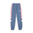 【PUMA ウェア】 プーマ ウェア M INDIVIDUAL RETRO WOVEN PANTS ロングパンツ 658825 53INKY BLUE オフピッチ/オンピッチの双方のシーンで活躍する、ウーブンパンツ。90年代の国内プロリーグ開幕時のサッカーシーンによく見られたカッティングや色使いをし、レトロな雰囲気を表現。これらの表現がオフピッチでもフットボールカルチャーの表現を可能にする。オンピッチでのプレー時も快適性をもたらす為に、裾にはドローコードを配置しバタつきを押さえます。 サイズ目安はこちら PUMA メンズ(アジアサイズ)目安 素材=ポリウレタン・ナイロン・本体) タフタ: ナイロン 100% 切替) タフタ: ナイロン 100% ポケット袋) メッシュ: ポリエステル 100% 上記サイズ表は各部位の目安寸法となります。製品の仕上がり寸法ではございません。こちらの商品は商品不良を除く返品・交換はお受け致しかねます。商品を入れる袋が破損していた場合、代用（他メーカーを含）の袋を使用する場合がございます。商品保護を主としたものですので、どうかご了承下さい。 【ご購入前に必ずこちらをご確認ください。 】 [ABCMART][ABCmart][abcmart][ABCマート][abcマート][エービーシーマート][エービーシー][エービーシー マート]