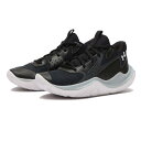 レディース 【UNDER ARMOUR】 アンダーアーマー U UA GS JET '23 2E ジェット'23 AP 3026844 001BLK/JGY/WHT 【ご注意】こちらの商品は弊社実店舗からも集約(入荷)するため、「靴箱の破損、色あせ、プライス貼付、剥がし跡」「靴箱内の包装用紙破れ、商品タグなどが無い状態」「履きジワやボンドの付着、若干のシミ、汚れ」が生じる場合がございます。また、正規の靴箱が著しく破損している状態時には代替の靴箱を使用する場合もございます。尚、弊社実店舗から集約しました商品は検品を行って販売可能な商品をご案内致しております。その為、商品の状態の指定はできませんので予めご了承下さい。※こちらの商品につきましては下記ご利用ガイドをご確認下さい。■ご利用ガイド 3026844MICRO G(マイクロG)：ラバー成分をフォームに配合することで、高い弾力性と耐久性を発揮する高反発クッションフォームメッシュとシンセティックレザーの組み合わせにより、軽量で快適な履き心地と耐久性、通気性を提供耐久性に優れたソリッドラバーアウトソールには、幾何学的なトラクションパターンが採用されており、コート上での素早い動きとコントロールをサポート サイズ目安はこちら 【サイズ目安】(個人差がございますので、あくまでも目安とお考え下さい。)このシューズの作りは標準です。素材=合成繊維 【ご購入前に必ずこちらをご確認ください。 】 [ABCMART][ABCmart][abcmart][ABCマート][abcマート][エービーシーマート][エービーシー][エービーシー マート][バーゲン]