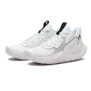 レディース 【UNDER ARMOUR】 アンダーアーマー U UA GS JET '23 2E ジェット'23 AP 3026844 100WHT/HGY/BLK 3026844MICRO G(マイクロG)：ラバー成分をフォームに配合することで、高い弾力性と耐久性を発揮する高反発クッションフォームメッシュとシンセティックレザーの組み合わせにより、軽量で快適な履き心地と耐久性、通気性を提供耐久性に優れたソリッドラバーアウトソールには、幾何学的なトラクションパターンが採用されており、コート上での素早い動きとコントロールをサポート サイズ目安はこちら 【サイズ目安】(個人差がございますので、あくまでも目安とお考え下さい。)このシューズの作りは標準です。素材=合成繊維 【ご購入前に必ずこちらをご確認ください。 】 [ABCMART][ABCmart][abcmart][ABCマート][abcマート][エービーシーマート][エービーシー][エービーシー マート]