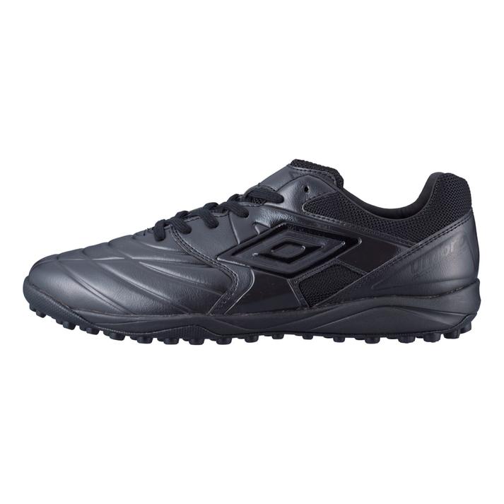 【UMBRO】 アンブロ ACCELATOR TR WIDE ACCELATOR TR WIDE UF2VJB03BB BLACK/BLACK 『ACCERATOR』シリーズの人工芝対応シューズ 。日本国内企画のワイドラスト。前甲部の縫製をなくし、足馴染み感を高めるノンステッチパターンを採用。ターフコート向けソール。クッション性・反発性を考慮したインジェクションEVAをミッドソールに採用。かかと外側へロゴをプリント。約270g(27.0cmで計測) サイズ目安はこちら 【サイズ目安】(個人差がございますので、あくまでも目安とお考え下さい。)このシューズの作りは標準です。素材=人工皮革（=合成皮革）・ゴム・アッパー：合成皮革 アウトソール：ゴム底 【ご購入前に必ずこちらをご確認ください。 】 [ABCMART][ABCmart][abcmart][ABCマート][abcマート][エービーシーマート][エービーシー][エービーシー マート]