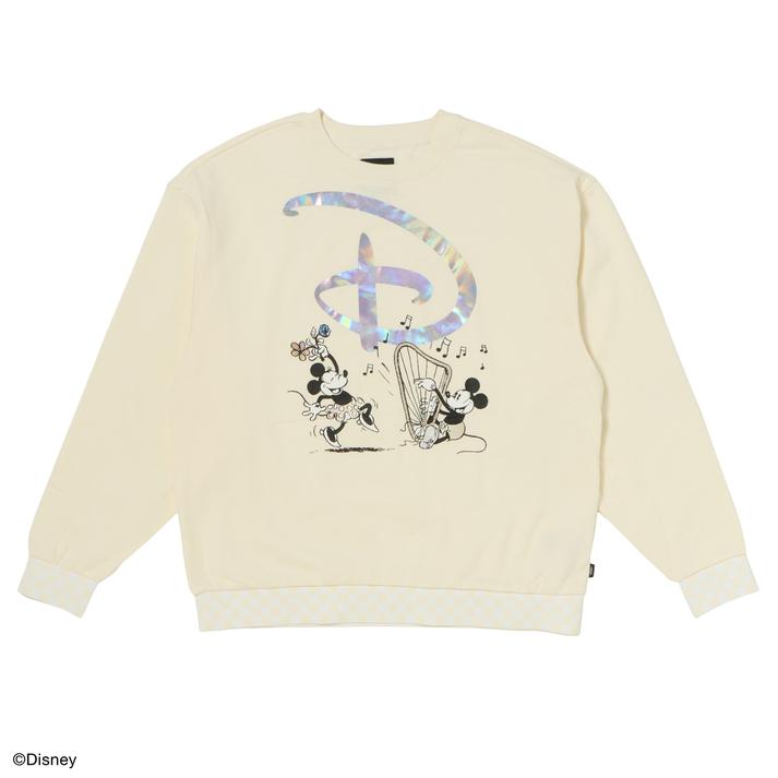 ≪VANS｜Disney COLLECTION≫ 【VANS】 ヴァンズ W SWAN SONG OS LS CREW スウェット VN000FZE3KS ANTIQUE WHITE 【ご注意】こちらの商品は弊社実店舗からも集約(入荷)するため、「靴箱の破損、色あせ、プライス貼付、剥がし跡」「靴箱内の包装用紙破れ、商品タグなどが無い状態」「履きジワやボンドの付着、若干のシミ、汚れ」が生じる場合がございます。また、正規の靴箱が著しく破損している状態時には代替の靴箱を使用する場合もございます。尚、弊社実店舗から集約しました商品は検品を行って販売可能な商品をご案内致しております。その為、商品の状態の指定はできませんので予めご了承下さい。※こちらの商品につきましては下記ご利用ガイドをご確認下さい。■ご利用ガイド VANS (ヴァンズ) と時代を超えて愛されてきたディズニーの創立100周年を祝したコラボレートコレクション。ディズニーの100年の歴史の中で登場してきたキャラクターやストーリーを落とし込み、世界中のあらゆる人々にインスピレーションを与えることを願った、家族全員で楽しめるコレクションとなっています。 サイズ目安はこちら 素材=コットン（=綿）60%　ポリエステル40％M =着丈：約66cm　身幅：約63cm 袖丈：約62cm　肩幅：約60cmL =着丈：約70cm　身幅：約67cm　袖丈：約64cm　肩幅：約63cm上記サイズ表は各部位の目安寸法となります。製品の仕上がり寸法ではございません。こちらの商品は商品不良を除く返品・交換はお受け致しかねます。商品を入れる袋が破損していた場合、代用（他メーカーを含）の袋を使用する場合がございます。商品保護を主としたものですので、どうかご了承下さい。 【ご購入前に必ずこちらをご確認ください。 】 [ABCMART][ABCmart][abcmart][ABCマート][abcマート][エービーシーマート][エービーシー][エービーシー マート][バーゲン]