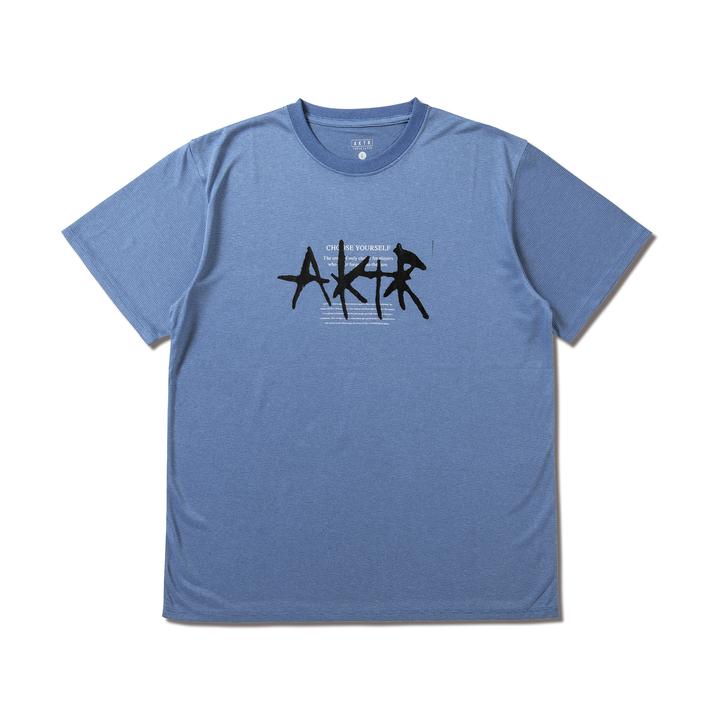 【AKTR】 アクター AEROSTEAM LOGO SPORTS TEE ショートスリーブ 223-002005 BLUE design：グラフィティなどのラフでワイルドなストリートアートの雰囲気を意識したグラフィックが特徴の半袖TEEシャツ。 function：スポーツ用に開発されたAKTRオリジナルファブリックを使用。 サイズ目安はこちら SIZE CHARTS 着丈　身幅　袖丈　 S　68.5　49.5　19　 M　71　52　20　 L　74　54.5　21　 XL　76　57　22　 2XL　78.5　59.5　23　素材=ポリエステル・ポリエステル 100%上記サイズ表は各部位の目安寸法となります。製品の仕上がり寸法ではございません。こちらの商品は商品不良を除く返品・交換はお受け致しかねます。商品を入れる袋が破損していた場合、代用（他メーカーを含）の袋を使用する場合がございます。商品保護を主としたものですので、どうかご了承下さい。 【ご購入前に必ずこちらをご確認ください。 】 [ABCMART][ABCmart][abcmart][ABCマート][abcマート][エービーシーマート][エービーシー][エービーシー マート]