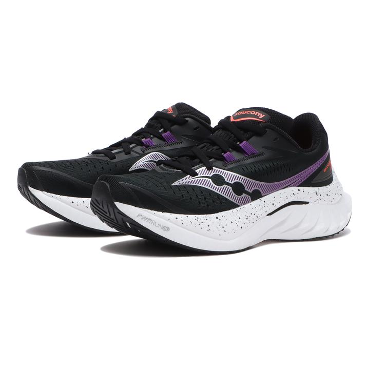 レディース 【SAUCONY】 サッカニー WMNS ENDORPHIN SPEED 4 ウィメンズ エンドルフィンスピード 4 S10940-100 BLACK MENS : 233g / WOMENS : 206gオフセット : 8mm (36/28mm)スピードロールテクノロジーで楽にスピードが上がり、前への推進力も格段にアップする。エネルギー効率に優れ、PWRRUN PBクッショニングは元の状態に素早く戻るスーパーフォームを採用。改良されたデザインは、アッパーと一体化したシュータンがしっかりとフィットする。前足部の柔軟性を維持しながら、耐久性を高めるために縦方向に補強している。また、PWRRUN+とEVA素材を組み合わせたソックライナーが使用されており、軽量で反発力を高め、快適性も向上している。レースやスピードトレーニング用としてもオススメのレースランモデル。 サイズ目安はこちら 【サイズ目安】(個人差がございますので、あくまでも目安とお考え下さい。)このシューズの作りは小さめです。素材=合成繊維 【ご購入前に必ずこちらをご確認ください。 】 [ABCMART][ABCmart][abcmart][ABCマート][abcマート][エービーシーマート][エービーシー][エービーシー マート]