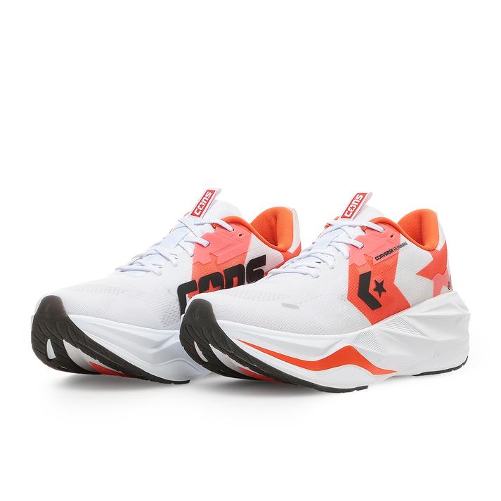 【CONVERSE】 コンバース CONS RUNBOUNCE / 3itsuka コンズ ランバウンス / 3itsuka 33600200 WHITE/ORANGE【ご注意】こちらの商品は弊社実店舗からも集約(入荷)するため、「靴箱の破損、色あせ、プライス貼付、剥がし跡」「靴箱内の包装用紙破れ、商品タグなどが無い状態」「履きジワやボンドの付着、若干のシミ、汚れ」が生じる場合がございます。また、正規の靴箱が著しく破損している状態時には代替の靴箱を使用する場合もございます。尚、弊社実店舗から集約しました商品は検品を行って販売可能な商品をご案内致しております。その為、商品の状態の指定はできませんので予めご了承下さい。※こちらの商品につきましては下記ご利用ガイドをご確認下さい。■ご利用ガイド CONVERSE RUNNINGから、ランニングアドバイザー「三津家 貴也」さんの意見を随所に取り入れたコラボモデルが登場。三津家さんが推奨する、ミッドフット走法をサポート。ブランド初の厚底ソールには、軽量でクッション性と反発性に優れたSUPER CRITICAL FOAM（超臨界発泡）を採用。アッパーには通気性を重視したメッシュ素材と、走行時の足のブレを抑制する特殊構造を組み合わせ、快適なフィット感を追求。外腰とインソールの「3itsuka」ロゴがポイント。 サイズ目安はこちら【サイズ目安】(個人差がございますので、あくまでも目安とお考え下さい。)このシューズの作りは標準です。※サイズによりシューホールの数が異なります。素材=その他・メッシュ/TPU【ご購入前に必ずこちらをご確認ください。 】 [ABCMART][ABCmart][abcmart][ABCマート][abcマート][エービーシーマート][エービーシー][エービーシー マート]