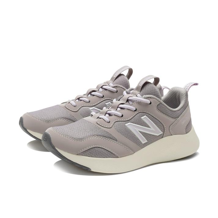 【NEW BALANCE】 ニューバランス W SMP 5Y3(2E) WSMP W SMP 5Y3 TRUFFLSALT(5Y3)【ご注意】こちらの商品は弊社実店舗からも集約(入荷)するため、「靴箱の破損、色あせ、プライス貼付、剥がし跡」「靴箱内の包装用紙破れ、商品タグなどが無い状態」「履きジワやボンドの付着、若干のシミ、汚れ」が生じる場合がございます。また、正規の靴箱が著しく破損している状態時には代替の靴箱を使用する場合もございます。尚、弊社実店舗から集約しました商品は検品を行って販売可能な商品をご案内致しております。その為、商品の状態の指定はできませんので予めご了承下さい。※こちらの商品につきましては下記ご利用ガイドをご確認下さい。■ご利用ガイド 近場の散歩やお出かけに最適なウィメンズ専用のウォーキングモデル「DynaSoft NB Sampher v2」にシーズナルカラーが登場。DynaSoft搭載のソールが弾むような履き心地を提供し、中足部の接地面積を増やすことで歩行時の安定性をアップ。脱ぎ履きしやすいスリッポン構造のアッパーと、ゴムシューレースの結ばない靴紐スタイル、ワイドウイズがウォーキングやおでかけなど様々なシーンで幅広く活躍。 サイズ目安はこちらサイズ規格＝2E【サイズ目安】(個人差がございますので、あくまでも目安とお考え下さい。)このシューズの作りは標準です。素材=人工皮革（=合成皮革）・合成繊維【ご購入前に必ずこちらをご確認ください。 】 [ABCMART][ABCmart][abcmart][ABCマート][abcマート][エービーシーマート][エービーシー][エービーシー マート]