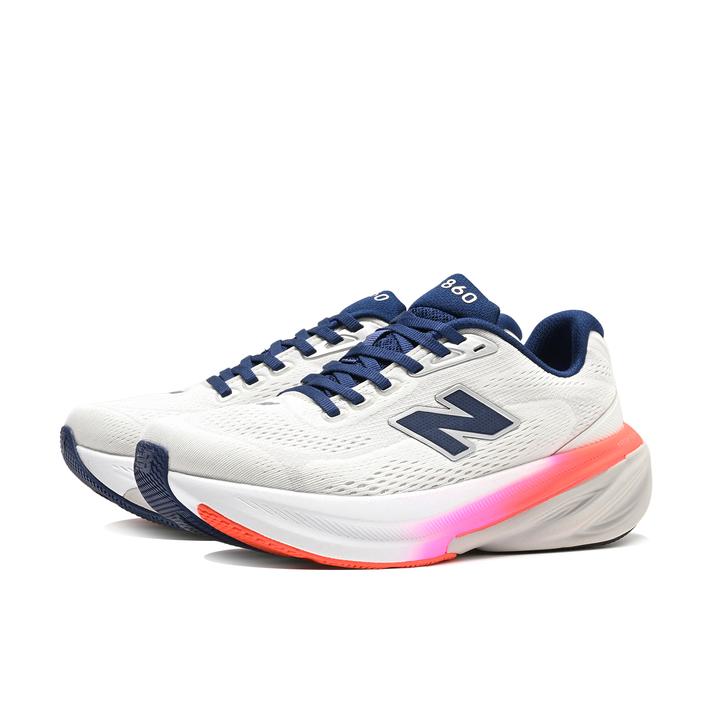 【NEW BALANCE】 ニューバランス W860 2JM(D) フレッシュフォーム エックス 860 W860 2JM WHT/MULTI(2JM)【ご注意】こちらの商品は弊社実店舗からも集約(入荷)するため、「靴箱の破損、色あせ、プライス貼付、剥がし跡」「靴箱内の包装用紙破れ、商品タグなどが無い状態」「履きジワやボンドの付着、若干のシミ、汚れ」が生じる場合がございます。また、正規の靴箱が著しく破損している状態時には代替の靴箱を使用する場合もございます。尚、弊社実店舗から集約しました商品は検品を行って販売可能な商品をご案内致しております。その為、商品の状態の指定はできませんので予めご了承下さい。※こちらの商品につきましては下記ご利用ガイドをご確認下さい。■ご利用ガイド 走行時の安定性に優れたスタビリティモデル「Fresh Foam X 860」がv15にアップデート。厚みを見直し、硬度の異なる2種類の素材を組み合わせた2層構造のミッドソールが、足の形状に沿う新形状のEVAボードと連動し、快適な走行をアシスト。カップ形状の踵部がブレの抑制とフィット感を提供し、接地面を改良したヒール構造が安定性と足抜けの良さを発揮。ランナーの足元を彩るシーズナルカラーで展開。 サイズ目安はこちらサイズ規格＝D【サイズ目安】(個人差がございますので、あくまでも目安とお考え下さい。)このシューズの作りは小さめです。素材=合成繊維【ご購入前に必ずこちらをご確認ください。 】 [ABCMART][ABCmart][abcmart][ABCマート][abcマート][エービーシーマート][エービーシー][エービーシー マート]