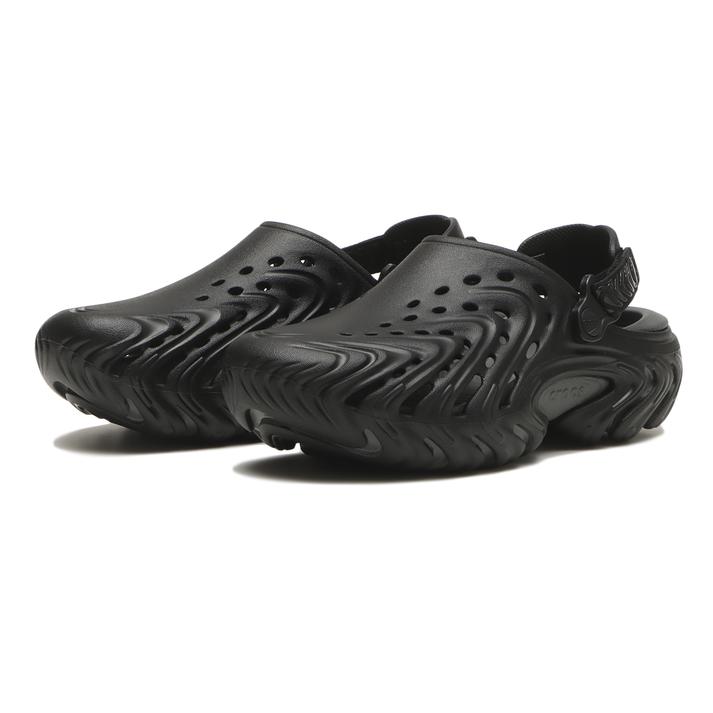 【crocs】 クロックス ECHO II CHROME エコー ツー クローム 213780-0TK BLACK CHROME【ご注意】こちらの商品は弊社実店舗からも集約(入荷)するため、「靴箱の破損、色あせ、プライス貼付、剥がし跡」「靴箱内の包装用紙破れ、商品タグなどが無い状態」「履きジワやボンドの付着、若干のシミ、汚れ」が生じる場合がございます。また、正規の靴箱が著しく破損している状態時には代替の靴箱を使用する場合もございます。尚、弊社実店舗から集約しました商品は検品を行って販売可能な商品をご案内致しております。その為、商品の状態の指定はできませんので予めご了承下さい。※こちらの商品につきましては下記ご利用ガイドをご確認下さい。■ご利用ガイド 【商品詳細】 エコーがクローム加工となって新登場 快適で、お手入れが簡単、そして非常に耐久性が高い TPUシャンクを搭載、足裏の安定性を高める 通気性を強化したデザイン 速乾性でお手入れ簡単 フィット感をカスタマイズできる調節可能なストラップを採用 ジビッツ チャームでオリジナルの一足にカスタマイズ アイコニックコンフォート：軽い。柔らかい。包み込むような快適さ。 サイズ目安はこちら【サイズ目安】(個人差がございますので、あくまでも目安とお考え下さい。)素材=合成樹脂【ご購入前に必ずこちらをご確認ください。 】 [ABCMART][ABCmart][abcmart][ABCマート][abcマート][エービーシーマート][エービーシー][エービーシー マート]