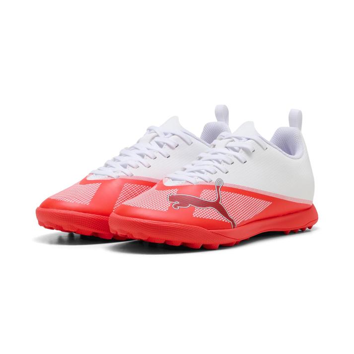 ジュニア 【PUMA】 プーマ 215-245 ULTRA 7 PLAY TT JR ウルトラ 7 プレイ TT +IN JR 109169 01ULTRA RED/BK【ご注意】こちらの商品は弊社実店舗からも集約(入荷)するため、「靴箱の破損、色あせ、プライス貼付、剥がし跡」「靴箱内の包装用紙破れ、商品タグなどが無い状態」「履きジワやボンドの付着、若干のシミ、汚れ」が生じる場合がございます。また、正規の靴箱が著しく破損している状態時には代替の靴箱を使用する場合もございます。尚、弊社実店舗から集約しました商品は検品を行って販売可能な商品をご案内致しております。その為、商品の状態の指定はできませんので予めご了承下さい。※こちらの商品につきましては下記ご利用ガイドをご確認下さい。■ご利用ガイド スピードを追求するジュニアプレーヤーのために開発された「ULTRA 7 PLAY TT +IN JR」。軽量設計と快適なフィット感を兼ね備え、トレーニングから試合まで、より速く、より力強いプレーをサポートするジュニア向けサッカーシューズです。ターフコートやフットサルコートなど、さまざまなプレー環境に対応し、安定したパフォーマンスを発揮します。アッパーには軽量で柔らかな人工皮革を採用。足に自然にフィットし、快適な履き心地と優れたボールタッチを実現します。さらに、ミッドカット構造が足首周りをやさしくサポートし、プレー中のホールド感を向上。シューレース仕様により、一人ひとりの足に合わせた細かなフィット調整も可能です。アウトソールには、ターフグラウンドや屋外コートで優れたグリップ力を発揮するTTソールを搭載。多数の小型スタッドをバランスよく配置することで、足への負担を軽減しながら安定性を確保し、素早い加速や方向転換をサポートします。ミッドソールにはクッション性に優れたEVA素材を採用。着地時の衝撃を効果的に吸収し、成長期の子どもの足への負担を軽減するとともに、長時間のプレーでも快適な履き心地を提供します。さらに、JRジャパンラストを採用し、日本の子どもの足型に合わせた設計で、優れたフィット感と安定感を実現しています。 サイズ目安はこちら【サイズ目安】(個人差がございますので、あくまでも目安とお考え下さい。)このシューズの作りは標準です。素材=人工皮革（=合成皮革）・合成繊維【ご購入前に必ずこちらをご確認ください。 】 [ABCMART][ABCmart][abcmart][ABCマート][abcマート][エービーシーマート][エービーシー][エービーシー マート]