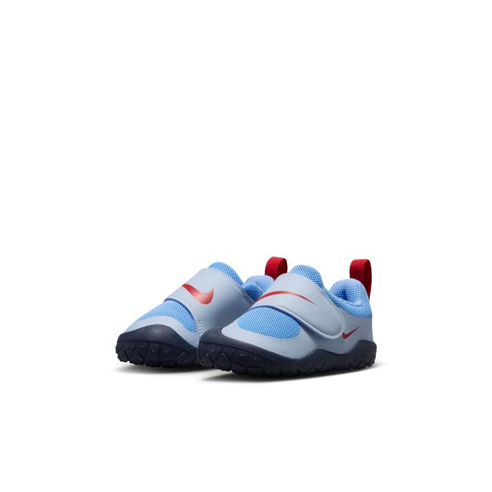 ベビー 【NIKE】 ナイキ 11-13 SWOOSH 1 ESSENTIAL (TD) スウッシュ 1 エッセンシャル TD KHV5043A 403HYDBLU/UNVRE【ご注意】こちらの商品は弊社実店舗からも集約(入荷)するため、「靴箱の破損、色あせ、プライス貼付、剥がし跡」「靴箱内の包装用紙破れ、商品タグなどが無い状態」「履きジワやボンドの付着、若干のシミ、汚れ」が生じる場合がございます。また、正規の靴箱が著しく破損している状態時には代替の靴箱を使用する場合もございます。尚、弊社実店舗から集約しました商品は検品を行って販売可能な商品をご案内致しております。その為、商品の状態の指定はできませんので予めご了承下さい。※こちらの商品につきましては下記ご利用ガイドをご確認下さい。■ご利用ガイド ナイキ スウッシュ 1 エッセンシャルベビーシューズお子様の足に自然なフィット感。広いトゥボックスと、地面の感覚を感じやすいデザインが特徴です。着脱も簡単で、快適な履き心地が続くため、1日中遊び回るお子様にぴったり。米国足病医学協会の認証マークも取得している、頼れる一足です。つま先を広げて屈曲することが自然な足の発達とバランスのカギとなるため、トゥボックスはゆとりのあるデザインにしました。面ファスナーとかかとのプルタブで着脱が簡単。 サイズ目安はこちら【サイズ目安】(個人差がございますので、あくまでも目安とお考え下さい。)このシューズの作りは標準です。素材=合成樹脂・合成樹脂+合成繊維【ご購入前に必ずこちらをご確認ください。 】 [ABCMART][ABCmart][abcmart][ABCマート][abcマート][エービーシーマート][エービーシー][エービーシー マート]