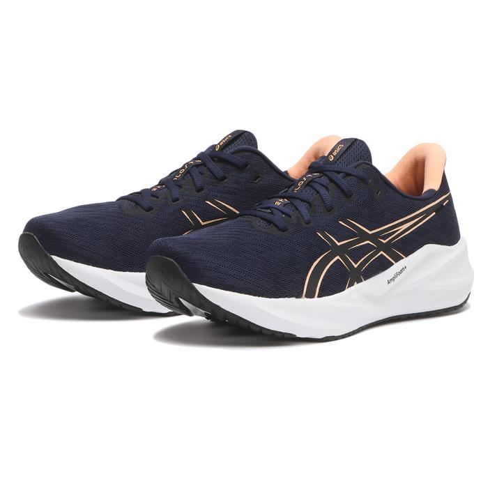 【ASICS】 アシックス VERSABLAST 4 バーサブラスト4 1011B984.405 M N/B SUNSTONE【ご注意】こちらの商品は弊社実店舗からも集約(入荷)するため、「靴箱の破損、色あせ、プライス貼付、剥がし跡」「靴箱内の包装用紙破れ、商品タグなどが無い状態」「履きジワやボンドの付着、若干のシミ、汚れ」が生じる場合がございます。また、正規の靴箱が著しく破損している状態時には代替の靴箱を使用する場合もございます。尚、弊社実店舗から集約しました商品は検品を行って販売可能な商品をご案内致しております。その為、商品の状態の指定はできませんので予めご了承下さい。※こちらの商品につきましては下記ご利用ガイドをご確認下さい。■ご利用ガイド VERSABLAST 4は、さまざまなワークアウトやランニングに対応する多用途なシューズです。よりやわらかく、より軽く、さまざまなアクティビティで快適な履き心地を提供。シューズのエネルギーリターンに着目し、反発性を高め、足元の素早い動きをサポート。 サイズ目安はこちら【サイズ目安】(個人差がございますので、あくまでも目安とお考え下さい。)このシューズの作りは標準です。素材=合成繊維・合成樹脂・ゴム【ご購入前に必ずこちらをご確認ください。 】 [ABCMART][ABCmart][abcmart][ABCマート][abcマート][エービーシーマート][エービーシー][エービーシー マート]