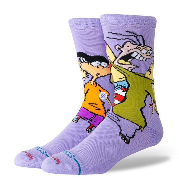【STANCE SOCKS】 スタンス ソックス ED EDD EDDY CREW ソックス A555C26EDE#PUR PURPLE【ご注意】こちらの商品は弊社実店舗からも集約(入荷)するため、「靴箱の破損、色あせ、プライス貼付、剥がし跡」「靴箱内の包装用紙破れ、商品タグなどが無い状態」「履きジワやボンドの付着、若干のシミ、汚れ」が生じる場合がございます。また、正規の靴箱が著しく破損している状態時には代替の靴箱を使用する場合もございます。尚、弊社実店舗から集約しました商品は検品を行って販売可能な商品をご案内致しております。その為、商品の状態の指定はできませんので予めご了承下さい。※こちらの商品につきましては下記ご利用ガイドをご確認下さい。■ご利用ガイド ●カートゥーン ネットワークコラボモデル世界中で愛され続けるアニメ専門チャンネル「カートゥーン ネットワーク（CARTOON NETWORK）」とのコラボモデル。チャンネル史上最長寿のドタバタコメディアニメ『エド エッド エディ（Ed, Edd n Eddy）』をフィーチャーした一足。個性豊かな3人の「エド」たちの賑やかなグラフィックが、鮮やかなパープルカラーと共に足元をアメリカンポップに彩ります。伸縮性のあるリブがふくらはぎを包み込み、きつ過ぎずゆるくない極上のフィット感を生み出します。トラブルの多いつま先やかかと部分はクッション性もあるパイル仕様で仕上げ、優れた吸湿性を実現。細部にまでこだわったスタンスらしい快適な履き心地に仕上げました。 サイズ目安はこちら【サイズ目安】 Mサイズ＝22.5〜26.0cmLサイズ＝25.5cm〜29cm素材=コットン（=綿）上記サイズ表は各部位の目安寸法となります。製品の仕上がり寸法ではございません。こちらの商品は商品不良を除く返品・交換はお受け致しかねます。商品を入れる袋が破損していた場合、代用（他メーカーを含）の袋を使用する場合がございます。商品保護を主としたものですので、どうかご了承下さい。【ご購入前に必ずこちらをご確認ください。 】 [ABCMART][ABCmart][abcmart][ABCマート][abcマート][エービーシーマート][エービーシー][エービーシー マート]