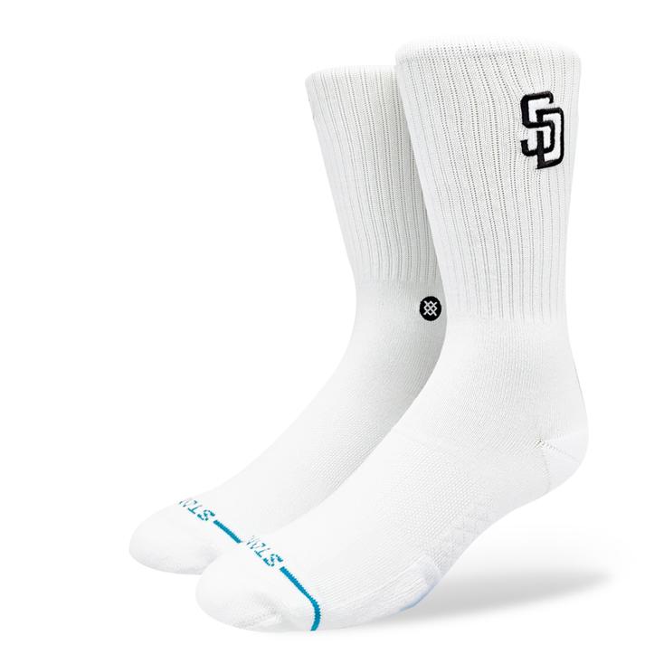 【STANCE SOCKS】 スタンス ソックス SDP CREST ソックス A556C25SDP#WHT WHITE【ご注意】こちらの商品は弊社実店舗からも集約(入荷)するため、「靴箱の破損、色あせ、プライス貼付、剥がし跡」「靴箱内の包装用紙破れ、商品タグなどが無い状態」「履きジワやボンドの付着、若干のシミ、汚れ」が生じる場合がございます。また、正規の靴箱が著しく破損している状態時には代替の靴箱を使用する場合もございます。尚、弊社実店舗から集約しました商品は検品を行って販売可能な商品をご案内致しております。その為、商品の状態の指定はできませんので予めご了承下さい。※こちらの商品につきましては下記ご利用ガイドをご確認下さい。■ご利用ガイド ●MLB チームソックスSTANCEを代表する不動の定番モデル「ICON（アイコン）」をベースに、カリフォルニア州サンディエゴの陽気な空気感を象徴するサンディエゴ・パドレスのロゴをレイアウト。MLBの人気チームの刺繍を贅沢にあしらったCRESTコレクションは足元にさりげないアクセントをプラスしてくれるプレミアムな一足です。シンプルなものには、さりげない気品があります。ダメージを受けやすい踵とつま先部分には、強化加工が施され、深いヒールポケットと伸縮性のあるアーチサポートが、足のラインを優しく包み込み極上のフィット感を生み出しています。細部にまでこだわったスタンスらしい快適な履き心地に仕上げました。 サイズ目安はこちら【サイズ目安】 Lサイズ＝25.5cm〜29cm素材=コットン（=綿）上記サイズ表は各部位の目安寸法となります。製品の仕上がり寸法ではございません。こちらの商品は商品不良を除く返品・交換はお受け致しかねます。商品を入れる袋が破損していた場合、代用（他メーカーを含）の袋を使用する場合がございます。商品保護を主としたものですので、どうかご了承下さい。【ご購入前に必ずこちらをご確認ください。 】 [ABCMART][ABCmart][abcmart][ABCマート][abcマート][エービーシーマート][エービーシー][エービーシー マート]