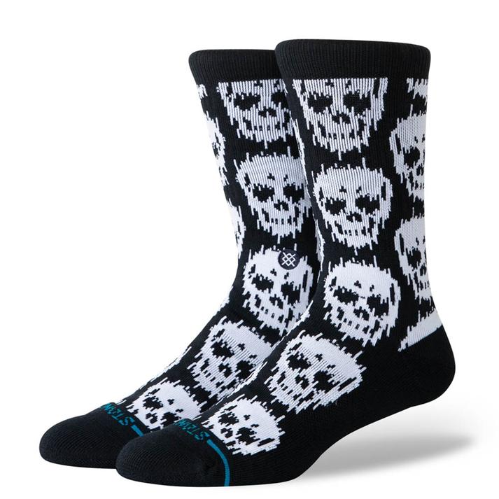 【STANCE SOCKS】 スタンス ソックス STATIC SKULL CREW ソックス A556C26STA#BLK BLACK【ご注意】こちらの商品は弊社実店舗からも集約(入荷)するため、「靴箱の破損、色あせ、プライス貼付、剥がし跡」「靴箱内の包装用紙破れ、商品タグなどが無い状態」「履きジワやボンドの付着、若干のシミ、汚れ」が生じる場合がございます。また、正規の靴箱が著しく破損している状態時には代替の靴箱を使用する場合もございます。尚、弊社実店舗から集約しました商品は検品を行って販売可能な商品をご案内致しております。その為、商品の状態の指定はできませんので予めご了承下さい。※こちらの商品につきましては下記ご利用ガイドをご確認下さい。■ご利用ガイド テレビの砂嵐のようなデジタルノイズとスカルをミックスした総柄デザイン。伸縮性のあるリブがふくらはぎを包み込み、きつ過ぎずゆるくない極上のフィット感を生み出します。トラブルの多いつま先やかかと部分はクッション性もあるパイル仕様で仕上げ、優れた吸湿性を実現。細部にまでこだわったスタンスらしい快適な履き心地に仕上げました。 サイズ目安はこちら【サイズ目安】 Mサイズ＝22.5〜26.0cmLサイズ＝25.5cm〜29cm素材=コットン（=綿）上記サイズ表は各部位の目安寸法となります。製品の仕上がり寸法ではございません。こちらの商品は商品不良を除く返品・交換はお受け致しかねます。商品を入れる袋が破損していた場合、代用（他メーカーを含）の袋を使用する場合がございます。商品保護を主としたものですので、どうかご了承下さい。【ご購入前に必ずこちらをご確認ください。 】 [ABCMART][ABCmart][abcmart][ABCマート][abcマート][エービーシーマート][エービーシー][エービーシー マート]