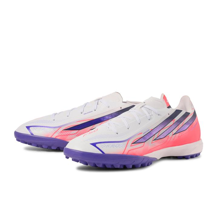 【ADIDAS】 アディダス F50 HYPERFAST LEAGUE TF F50 ハイパーファースト リーグ TF KJ3434 FTWR/SOLA/SOLA【ご注意】こちらの商品は弊社実店舗からも集約(入荷)するため、「靴箱の破損、色あせ、プライス貼付、剥がし跡」「靴箱内の包装用紙破れ、商品タグなどが無い状態」「履きジワやボンドの付着、若干のシミ、汚れ」が生じる場合がございます。また、正規の靴箱が著しく破損している状態時には代替の靴箱を使用する場合もございます。尚、弊社実店舗から集約しました商品は検品を行って販売可能な商品をご案内致しております。その為、商品の状態の指定はできませんので予めご了承下さい。※こちらの商品につきましては下記ご利用ガイドをご確認下さい。■ご利用ガイド 相手を翻弄するスピードを武器にするF50 ハイパーファスト リーグトレーニングシューズ。「ピッチをかき乱せ」のデザインストーリーを受け継ぎ、ターフサッカーの激しい攻防に応えるパフォーマンスと、強烈な存在感を放つルックスを兼ね備えたモデル。しなやかなHaloskinアッパーが、無駄をそぎ落とした軽い履き心地と、レスポンシブなボールタッチを両立。クイックな加速や切り返しへの対応力を高め、ピッチ上でのアグレッシブな動きをサポートする。Haloshell+メッシュが余分な重さをそぎ落とし、プレーを支えるテクノロジーを透かして見せる軽快なデザインに仕上げている。Sprintgridプリントのラインが走るアッパーは、フラッグシップモデルを思わせるアグレッシブな表情を加える。レギュラーフィットと調整自在なシューレースクロージャーが、ブレない快適なフィット感を提供し、プレーに集中できる足元をつくる。存在感のあるスリーストライプスがアディダスサッカーの系譜を物語り、ピッチの一瞬一瞬をスピードとスタイルで彩る。 サイズ目安はこちら【サイズ目安】(個人差がございますので、あくまでも目安とお考え下さい。)このシューズの作りは標準です。素材=人工皮革（=合成皮革）・合成繊維【ご購入前に必ずこちらをご確認ください。 】 [ABCMART][ABCmart][abcmart][ABCマート][abcマート][エービーシーマート][エービーシー][エービーシー マート]