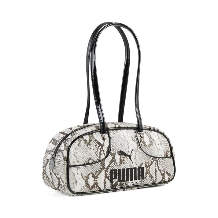 【PUMA】 プーマ M 1976 SNAKESKN FLUTE GRIP BAG カジュアルバッグ 092859 01WH/BK【ご注意】こちらの商品は弊社実店舗からも集約(入荷)するため、「靴箱の破損、色あせ、プライス貼付、剥がし跡」「靴箱内の包装用紙破れ、商品タグなどが無い状態」「履きジワやボンドの付着、若干のシミ、汚れ」が生じる場合がございます。また、正規の靴箱が著しく破損している状態時には代替の靴箱を使用する場合もございます。尚、弊社実店舗から集約しました商品は検品を行って販売可能な商品をご案内致しております。その為、商品の状態の指定はできませんので予めご了承下さい。※こちらの商品につきましては下記ご利用ガイドをご確認下さい。■ご利用ガイド 1950年代に誕生したPUMA Gripバッグは、スポーツの必需品から、ファッションの定番アイテムへと成長しました。今回新登場のFLUTE GRIP BAGは、アーカイブとトレンドをミックスしたデザイン。長さがあり肩掛け可能なパッド入りのハンドル、十分な横幅で、荷物の多い方にもぴったりです。 サイズ目安はこちら【サイズ目安 W33 x H15 x W10.5cm(5L)】上記サイズ表は各部位の目安寸法となります。製品の仕上がり寸法ではございません。素材=ポリエステル・ポリウレタン・ポリウレタン80％ ポリエステル20％ こちらの商品は商品不良を除く返品・交換はお受け致しかねます。商品を入れる袋が破損していた場合、代用（他メーカーを含）の袋を使用する場合がございます。商品保護を主としたものですので、どうかご了承下さい。【ご購入前に必ずこちらをご確認ください。 】 [ABCMART][ABCmart][abcmart][ABCマート][abcマート][エービーシーマート][エービーシー][エービーシー マート]