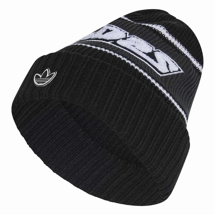 【adidas】 アディダス U WOOLIE BEANIE ビーニー KR1654 BLACK【ご注意】こちらの商品は弊社実店舗からも集約(入荷)するため、「靴箱の破損、色あせ、プライス貼付、剥がし跡」「靴箱内の包装用紙破れ、商品タグなどが無い状態」「履きジワやボンドの付着、若干のシミ、汚れ」が生じる場合がございます。また、正規の靴箱が著しく破損している状態時には代替の靴箱を使用する場合もございます。尚、弊社実店舗から集約しました商品は検品を行って販売可能な商品をご案内致しております。その為、商品の状態の指定はできませんので予めご了承下さい。※こちらの商品につきましては下記ご利用ガイドをご確認下さい。■ご利用ガイド クラシックなアメリカのスポーツウェアをヒントに、今どきのスタイルに再解釈したビーニー。鮮烈なカラーと存在感を放つadidasのシェニールロゴを備えた、冬のストリートスタイルに、寒さに負けない反骨的なエッジを効かせるアイテム。優れたフィット感と快適な暖かさをもたらすプレーンニット生地を使用。ブランドロゴがアクセント。アディダス オリジナルスが贈る、クラシックアイテムをモダンに昇華させた、自慢のウィンターアイテム。 サイズ目安はこちらサイズ目安はこちらM(OSFZ)＝頭囲：54cm-57cmL(OSFX)＝頭囲：57cm-60cm上記サイズ表は各部位の目安寸法となります。製品の仕上がり寸法ではございません。タグ表記サイズとは異なりますのでご注意ください。こちらの商品は商品不良を除く返品・交換はお受け致しかねます。商品を入れる袋が破損していた場合、代用（他メーカーを含）の袋を使用する場合がございます。商品保護を主としたものですので、どうかご了承下さい。素材=アクリル【ご購入前に必ずこちらをご確認ください。 】 [ABCMART][ABCmart][abcmart][ABCマート][abcマート][エービーシーマート][エービーシー][エービーシー マート]