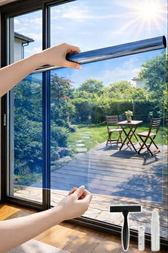 1【夏の暑さ対策・西日対策に】 遮熱・UVカット機能で、強い日差しや夏場の暑さをやわらげます。西日対策や室温上昇対策におすすめ。リビング、寝室、オフィスなど幅広く使えます。 2【昼間の目隠し・プライバシー保護】 昼間はマジックミラー効果で外から見えにくく、プライバシー保護に役立ちます。※夜間は室内が明るいと外から見えやすくなるため、カーテンやブラインドをご使用ください。 3【飛散防止・防犯・防災対策】 高品質PET素材を採用。万が一ガラスが割れた場合でも破片の飛散を抑え、窓ガラスの保護や防犯・防災対策に役立ちます。子供やペットのいるご家庭にもおすすめです。 4【取付工具付きで施工簡単】 筒状パッケージに、小型スプレーボトル・小型スキージー・メジャー・圧縮ウェットティッシュを無料同梱。初めての方でも貼り付け作業を始めやすいセットです。 5【注意】 型板ガラス・すりガラスなど凹凸のある面、ペアガラス（二重ガラス）には使用できません。誤って使用するとガラスが破損する恐れがあります。保護フィルムを剥がし、必ず室内側から貼り付けてください。a992688