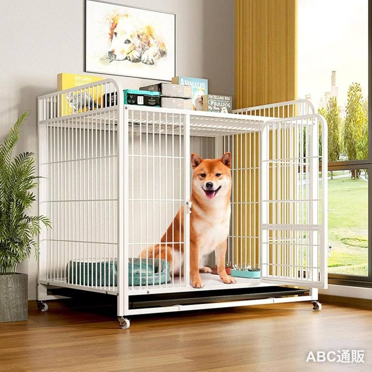 この犬用ケージ 二重ドアデザイン：この犬用ケージは、中型犬ペットの給餌と相互作用を容易にするために、小さな給餌ドアと出入り口ドアの2つのドアで設計されています。両開きドアのデザインにより、飼い主は毎日の世話や掃除のためにペットに簡単にアクセスできます お手入れ簡単：犬用の大型犬用ペットクレートには、取り外し可能なプラスチック製のトレイが付いており、お手入れが簡単です。 4つの大きな高品質回転ホイールを備えた犬用クレートは移動が簡単で、屋内と屋外の間の移動が簡単になります。移動する必要がないときにケージが誤って滑るのを防ぐために車輪をロックすることができ、ケージを所定の位置にしっかりと保持します 簡単な組み立てプロセス：犬用クレートは小さな組み立てを簡素化するように特別に設計されており、組み立てプロセスはシンプルかつ迅速で、わずか10分で完了できます。インストールは複雑なツールや専門知識を必要とせずに簡単に完了できます ペットケージは様々な動物にも使用可能：ハムスター、モルモット、チンチラ、ウサギ、子猫などの小型ペットに最適です。中型犬から大型犬に適しており、安定したフェンスが付いています。さらに、アップグレードされたフェンスがペットの安全を守ります