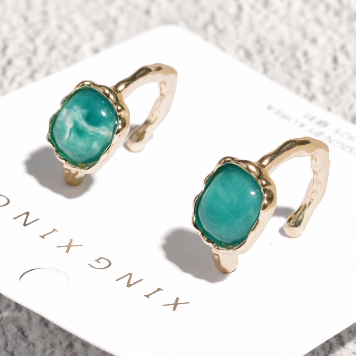 ピアス ジミン ゴールド 両耳 モチーフピアス ヴィンテージ 韓国アクセサリー 両耳用2つ入り バンタン アクセサリーのサムネイル