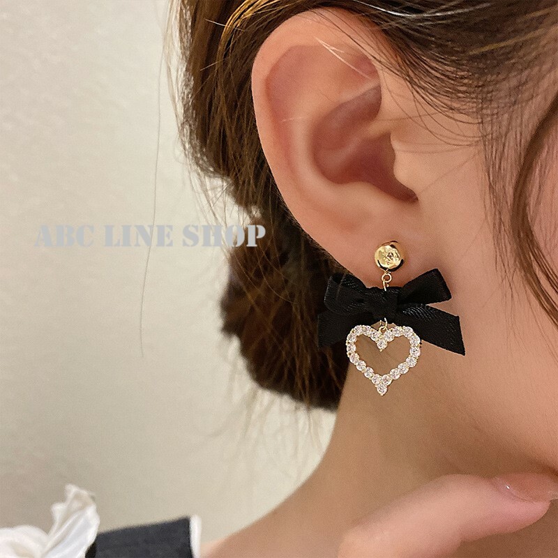 ピアス リボン ハート 人気デザイン レディースアクセサリー 両耳用2つ入り 揺れる CZダイヤ ゴールド 黒色 垂れ下がり 上品 お洒落 可愛い プチプラ 韓国デザイン 二次会 お呼ばれ パーティー